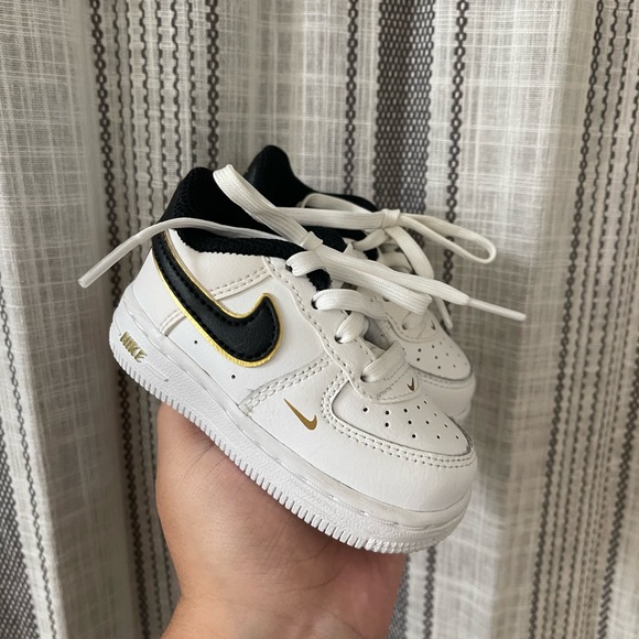 Nike 4c airforce “Metallic swoosh “ - Picture 1 of 3